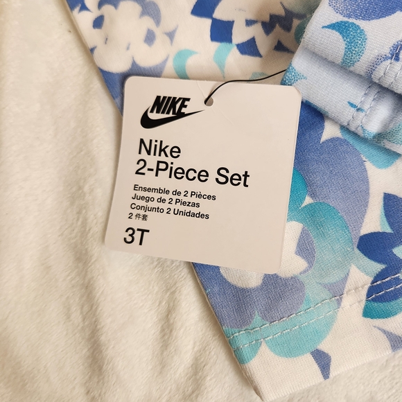 Nike Blue and White Floral 2-Piece Set NWT - Picture 3 of 7